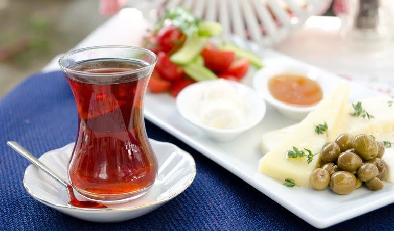 Start dagen med verdensomspennende, tradisjonell tyrkisk frokost
