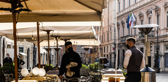 COVID: OGGI IN ITALIA 4.717 CASI E 125 MORTI. POSITIVITÀ IN CALO ALL'1,6%. DA LUNEDÌ TUTTO IL PAESE IN GIALLO