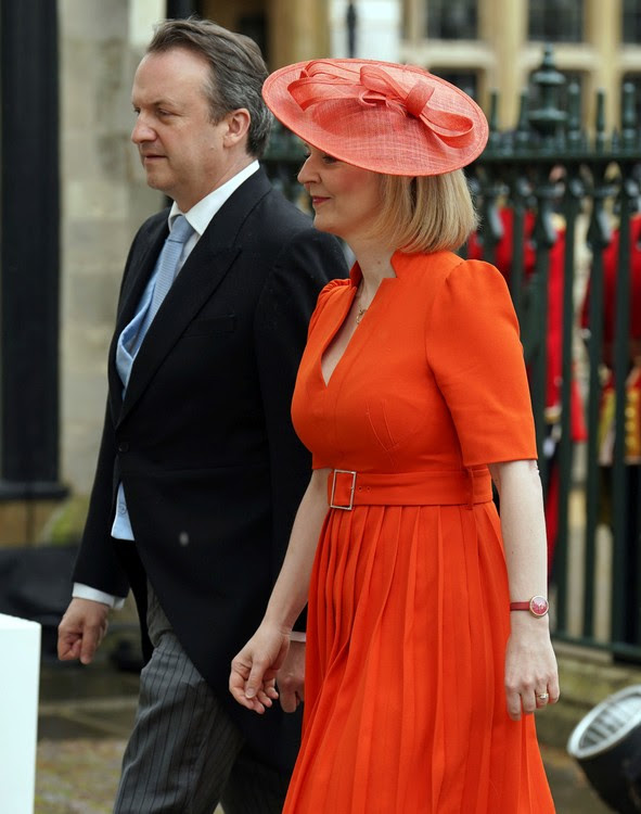 Cựu Thủ tướng Liz Truss cùng chồng Hugh O'Leary đến Tu viện Westminste.  (Andrew Milligan/Pool qua AP)