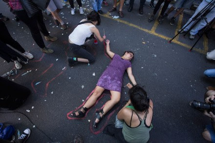 Estudiantes protestan en Argentina por caso Ayotzinapa. Foto: Xinhua / Martín Zabala