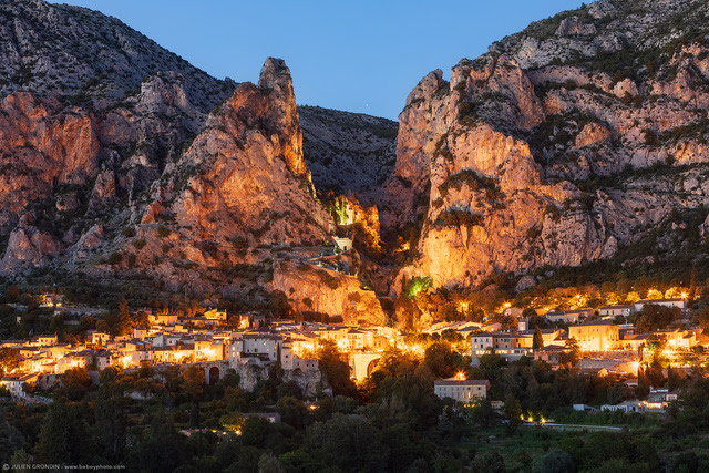 Moustiers Sainte Marie, with the star hung between the two peaks by a crusader. 