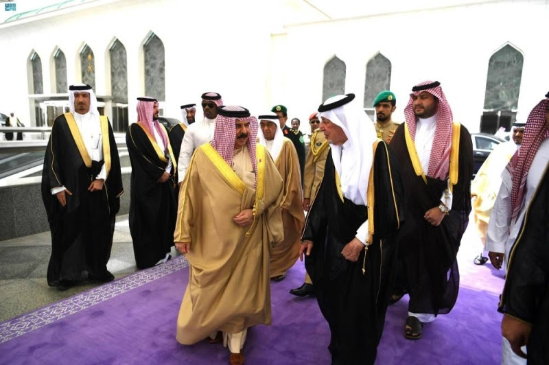 بالصور: ملك البحرين يغادر جدة بعد زيارة للمملكة