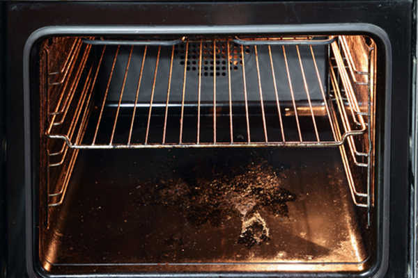 How to properly use a self-cleaning oven
