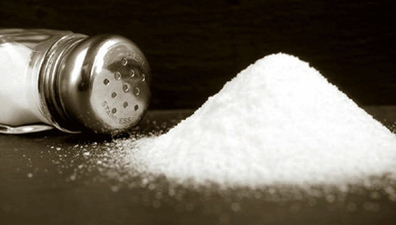 السم الأبيض.. الغذاء والدواء توضح المخاطر الصحية لاستهلاك الملح بكثرة