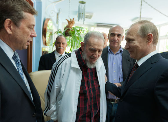 El líder histórico de la Revolución Cubana, Fidel Castro Ruz, recibió a las 11 y 30 de la mañana de este viernes al excelentísimo señor Vladímir Vladímirovich Putin, Presidente de la Federación de Rusia, quien realiza una visita oficial a Cuba. Foto: Estudios Revolución