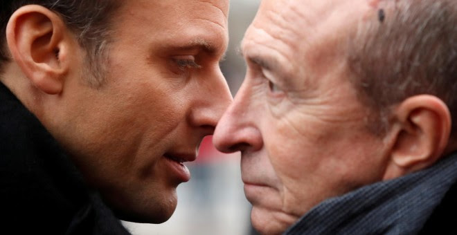 El presidente francés Emmanuel Macron y Gerard Collomb, en una imagen de archivo. / REUTERS - CHRISTIAN HARTMANN