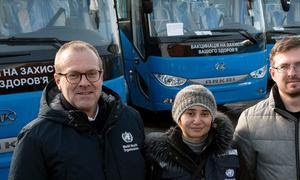 Автобусы будут использоваться для доставки мобильных выездных бригад в регионы, контролируемые правительством Украины. 