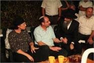 Singer Avraham Fried comforts Bat-Galim and Ofer Sha'ar