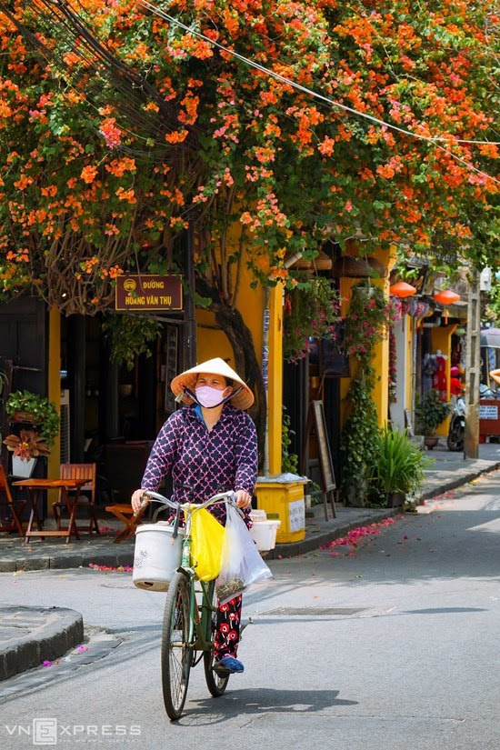 Phố Hội yên vắng