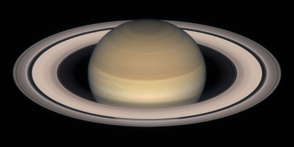 Saturn by HST l