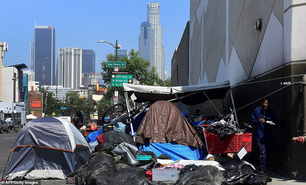 Chùm ảnh: Toàn cảnh thành phố Los Angeles hiện đại văn minh đã bị mất quyền kiểm soát vào tay... rác thải và chuột - Ảnh 2.