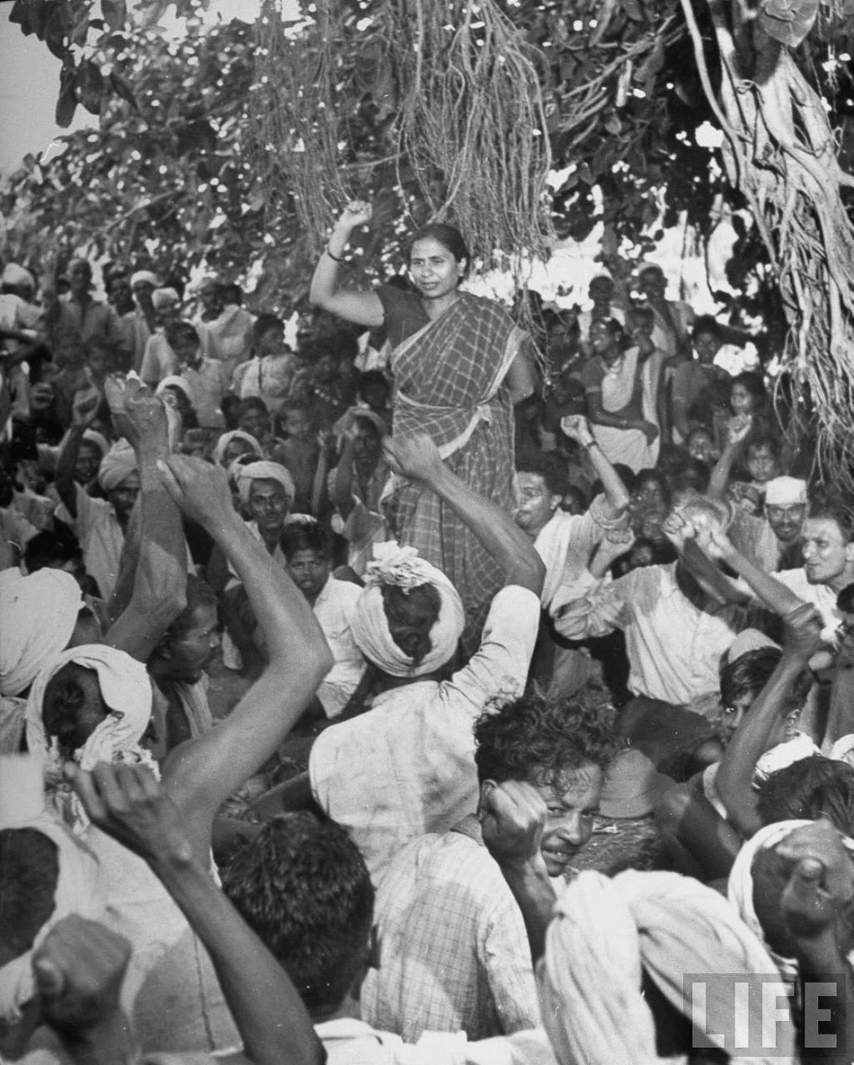 Caption: Circa 1946: Godavari Parulekar, leader of the communist movement and the All India Kisan Sabha, addressing the Warli tribals of Thane in present-day Maharashtra. The Warli Revolt, led by the Kisan Sabha against oppression by landlords, was launched in 1945. Credit: Margaret Bourke-White / The Hindu Archives.