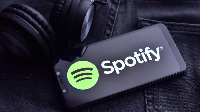 Em meio a disputa judicial, os discos de João Gilberto entram e saem do Spotify