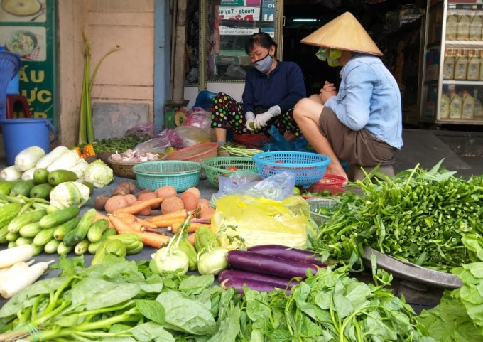 Rau xanh là mặt hàng tăng giá mạnh nhất. Ảnh: Hồng Châu.