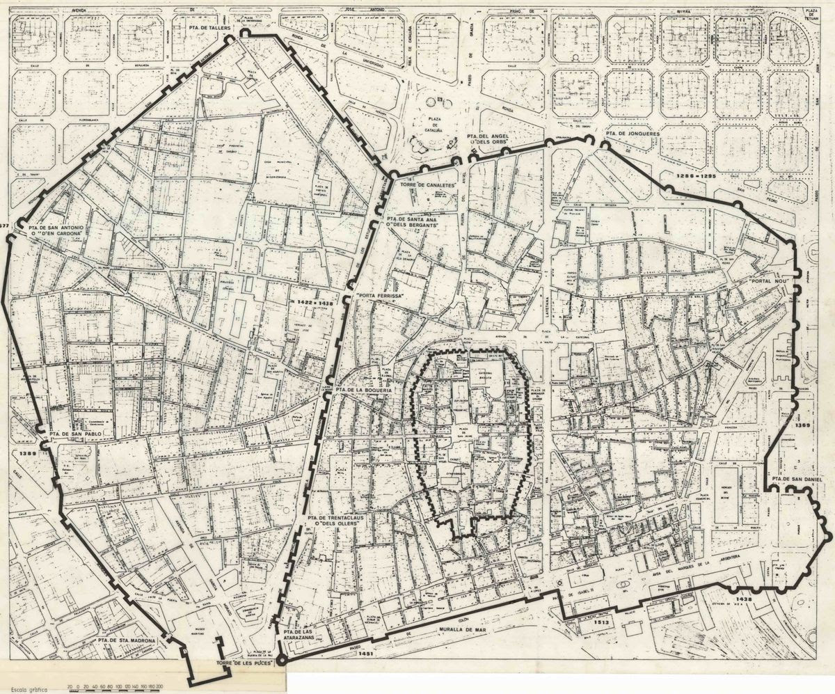 15th century Barcelona walls, with the original medieval walls in the center and the current city in the background.