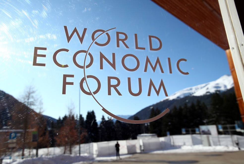 Painel do último fórum de Davos  — Foto: Denis Balibouse/Reuters