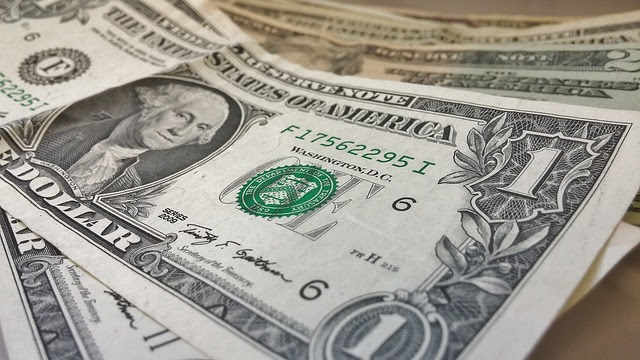 Wielka Brytania pozwala niektórym oligarchom wydawać setki tysięcy dolarów z zamrożonych kont – „New York Times”