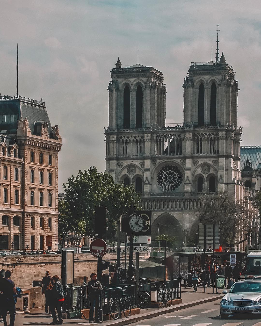Sửng sốt với 8 bí mật về Nhà thờ Đức Bà Paris: Điều thứ 3 khiến không ít người nổi da gà! - Ảnh 13.