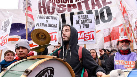 Organizaciones gremiales, sociales y políticas de Argentina realizaron manifestaciones y 'ollas populares' en todo el país.