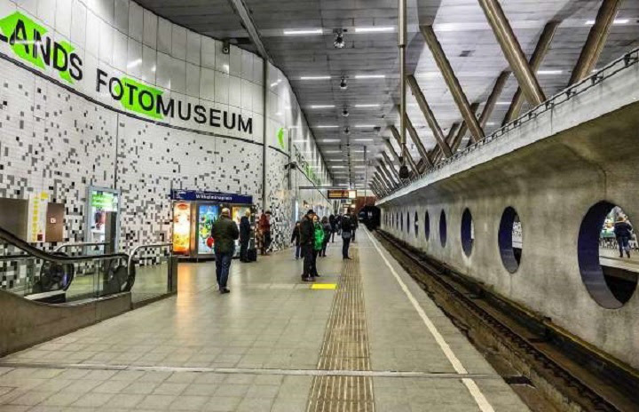 Chiêm ngưỡng 9 ga tàu điện ngầm đẹp nhất thế giới: Lộng lẫy không thua gì bảo tàng nghệ thuật  - Ảnh 12.