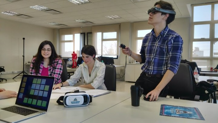 Centro de Desarrollo e Investigaciones Tecnológicas. Laboratorio donde los estudiantes hacen proyectos bajo la dirección de las empresas, en la Universidad de La Matanza.