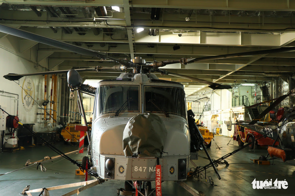 Khám phá tàu sân bay trực thăng hiện đại nhất của Pháp - Ảnh 10.