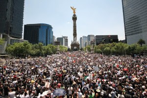 Miles de personas salieron a las calles a la marcha convocada por las redes sociales en contra del Candidato del PRI, Enrique Peña Nieto, la mcaminata del Zocalo al Angel de la Independencia, ciudad de Mexico, el 19 de mayo del 2012. Jose Carlo Gonzalez/ LA JORNADA