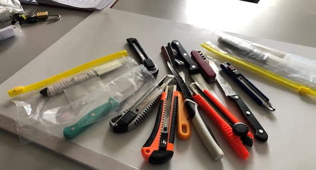 Messer, die in den
          letzten Wochen bei Bewohnern des Asylheims beschlagnahmt
          wurden.