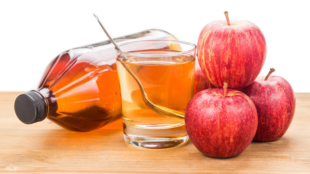 Giấm táo cùng nước cam góp phần cải thiện cholesterol trong cơ thể /// Ảnh: Shutterstock