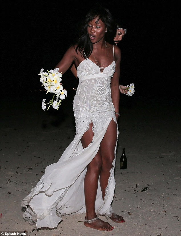 Catwalk queen: Naomi looked the picture of beach elegance in her flowing white gown