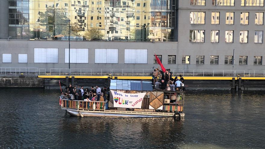 Manifestantes en Berlín en contra del racismo