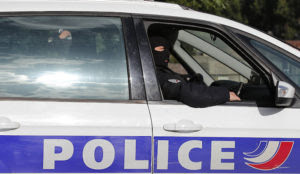 Paris: Muslim screaming ‘Allahu akbar’ beheads man, threatens police, is ‘suspected terrorist’
