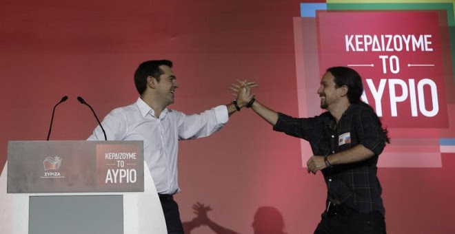 Tsipras e Iglesias, en un acto de Syriza en Atenas la semana pasada. EFE/EPA/YANNIS KOLESIDIS