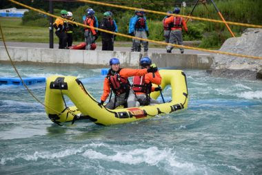 Two Ranger recruits on a yellow raft in the water during training