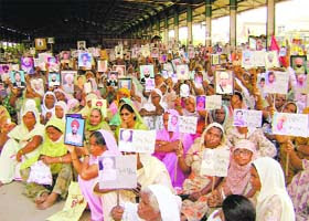 At a rally in Sangrur (Punjab) women carry photographs of debt-ridden farmers and farm labourers who had committed suicide