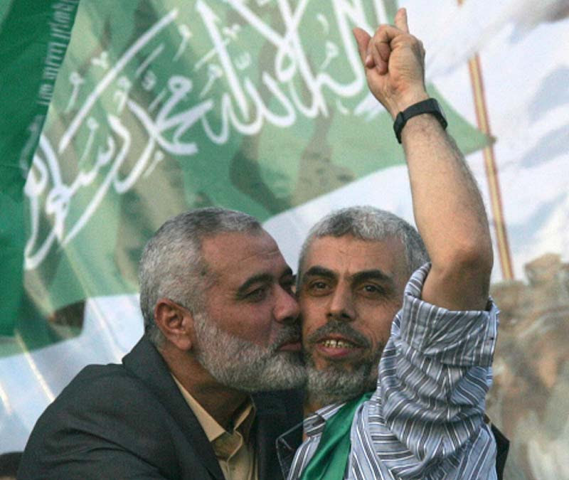 Ismail Haniya (L) kisses Yahya Sinwar after his release in the 2011 Gilad Shalit deal