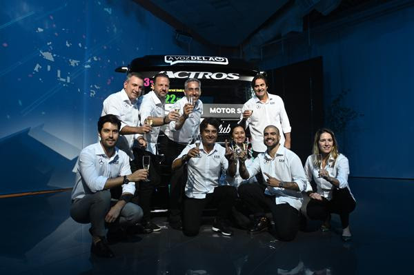 Esquadrão da ASG terá Bia e Caio como novidades (Mercedes-Benz do Brasil) Esquadrão da ASG terá Bia e Caio como novidades (Mercedes-Benz do Brasil)