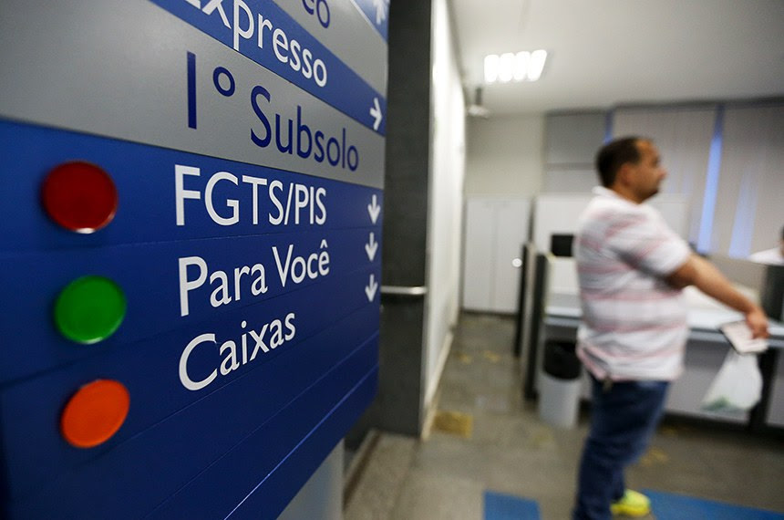 Brasília - Agências da Caixa abrem das 9h às 15h neste sábado (11) consulta e saque dos recursos das contas inativas do Fundo de Garantia do Tempo de Serviço.  (Marcelo Camargo/Agência Brasil)