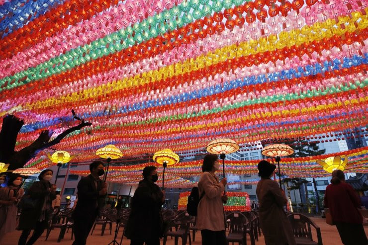 Buddhists wearing face masks, carry lanterns to celebrate the upcoming birthday of Buddha while maintaining social distancing as a part of precautions against COVID-19 at Jogye temple in Seoul, May 6. AP-Yonhap