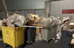 El desmontaje de la COP25 en Ifema revela la falta de reciclaje: la basura acabó mezclada en un mismo contenedor