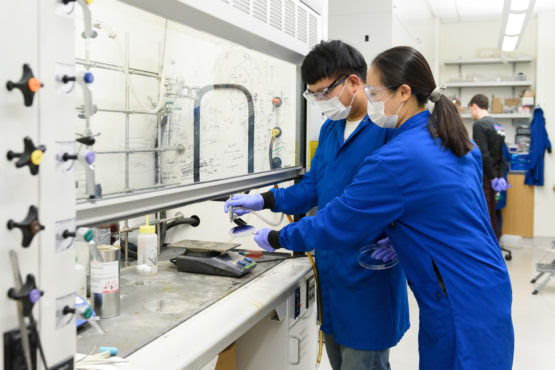 Weichen Wang and Jie Xu work together in the Bao lab.