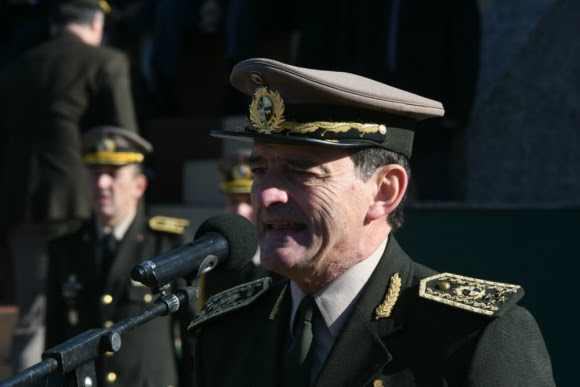Guido Manini Ríos en su discurso por el aniversario del Ejército Nacional. Foto: Francisco Flores.