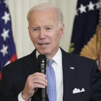 Video: Joe Biden falls down on Air Force One steps