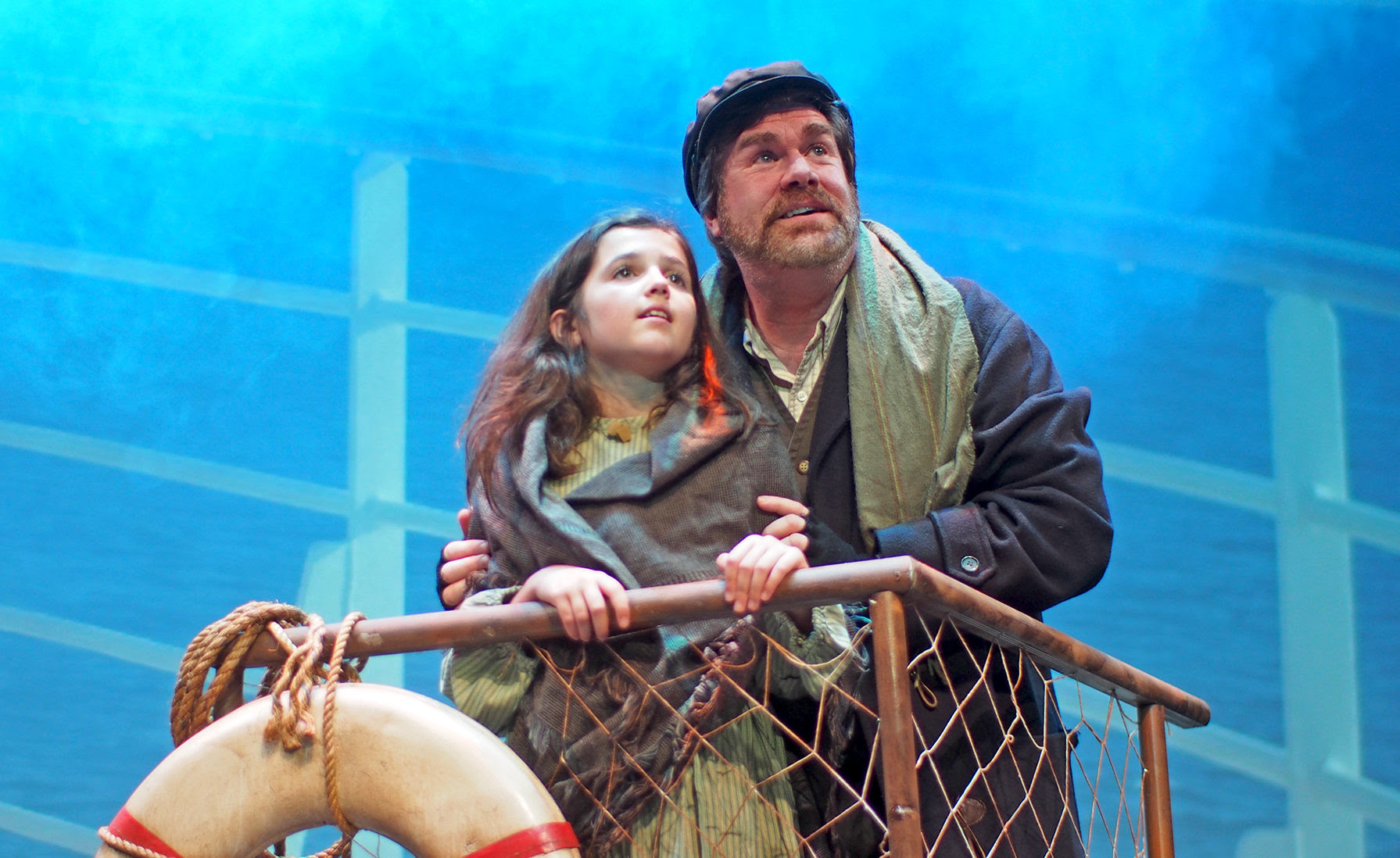 Hannah Dwyer as Little Girl with Michael Hammond as her father Tateh