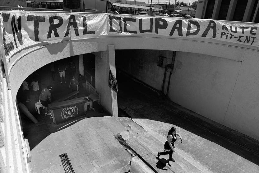 La Central Batlle, ocupada ayer por el sindicato de trabajadores de UTE. Foto: Santiago Mazzarovich