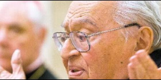 Gustavo Gutiérrez, con el prefecto Müller