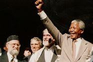 Nelson Mandela salutes the crowd at the Green and Sea Point Hebrew Congregation in Cape Town in 1994. SA Rochlin Archives, SAJBD