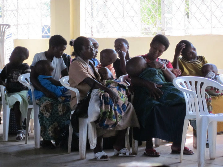 Community Support Groups Deliver HIV Treatment in Mozambique 