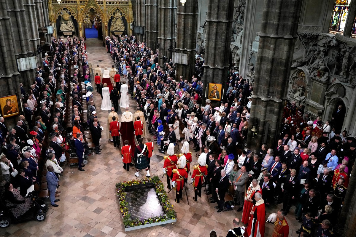 Vua Charles III của Anh và Hoàng hậu Camilla tại Tu viện Westminster ở London vào Thứ Bảy, ngày 6 tháng 5 năm 2023. (Ảnh AP / Kirsty Wigglesworth, Pool)