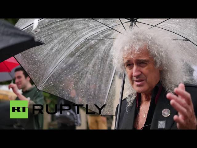 UK: Brian May unveils badger mosaic made of selfies in anti-cull demo  Sddefault